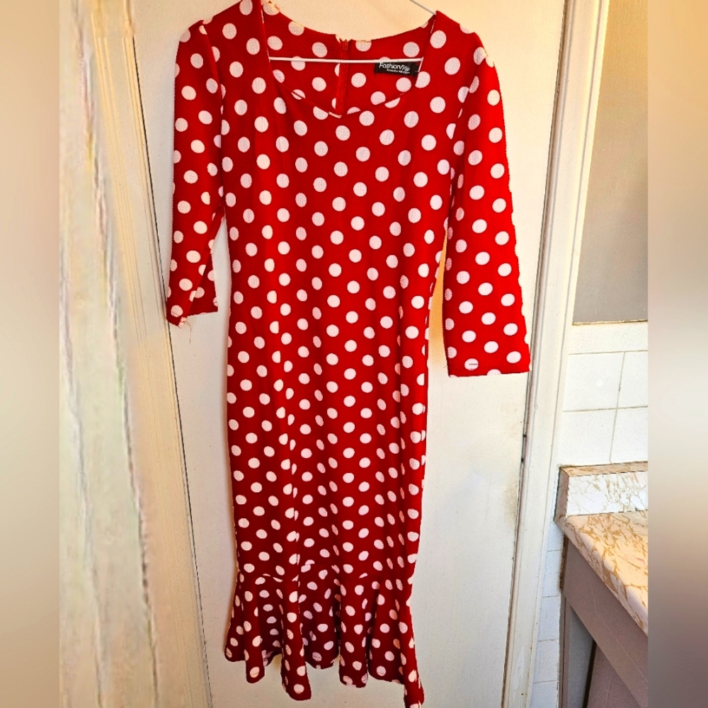 Red with white polkadot mermaid silhouette long sleeve midi dress (L)
